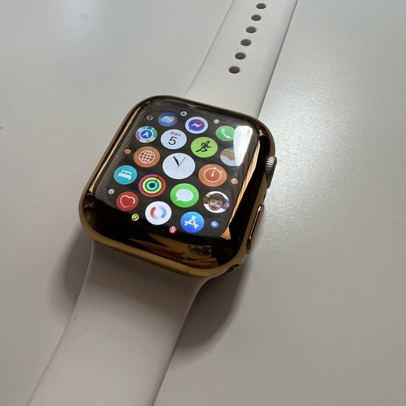 Apple Watch Accessories Bundle - Picture 7 of 9